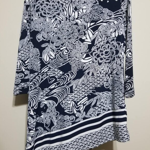 Chicos Women's Tunic Top Asymmetrical Floral Navy Casual Business Dressy - Picture 4 of 7